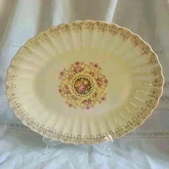 Sebring-Fluted Large Oval Platter - Picture 1 of 6